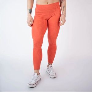 Fleo tangerine leggings sz LARGE